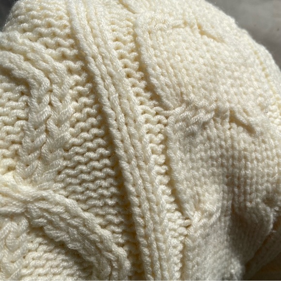 Vintage 100% acrylic 1970s chunky knit cream coloured sweater size small - Picture 12 of 14